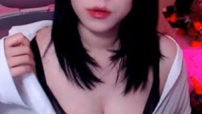 깔끔한  단추푼 흰 셔츠 검은 브라 요캉 큰 가슴골 핏줄