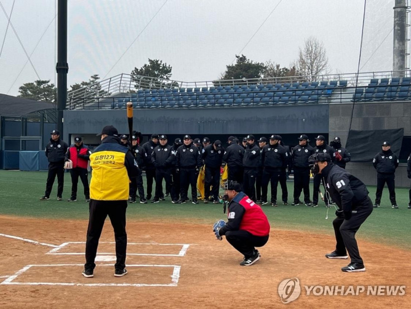 피치클록 도입 고민하는 프로야구, MLB 의견 직접 듣는다