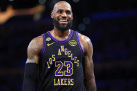 ESPN 르브론 제임스, 레이커스 잔류 유력… 타 구단 영입은 현실적 어려움