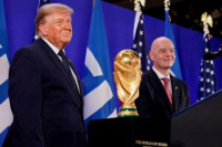 '예상 수익 22조' 英 가디언 트럼프에 굴복? FIFA 회장 입지 더 단단해질 듯