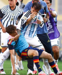 결승전 종료 후 폭행 논란…파레데스, 현장 퇴장은 없었다…FIFA, 공식 기록 삭제