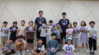 프로축구 충남아산, 다함께돌봄센터 어린이들과 스타디움 투어 진행…장준영·최치원에게 질문하는 시간도 가져